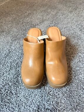 Universal Thread Cognac Slip-On Leather Mule Clogs